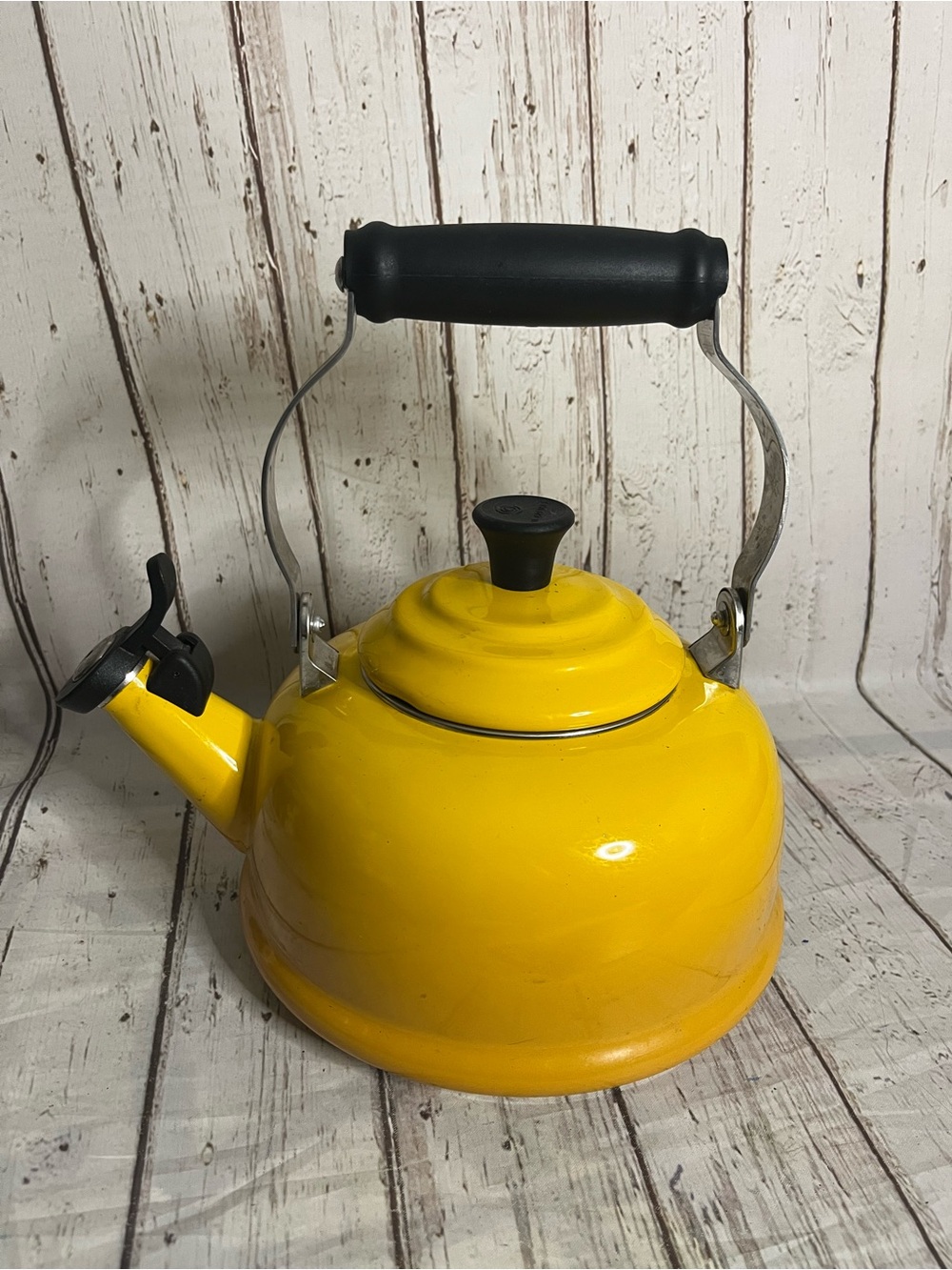 Le Creuset Dijon Enamel Metal Tea Kettle Whistler 1.7 Quart Yellow